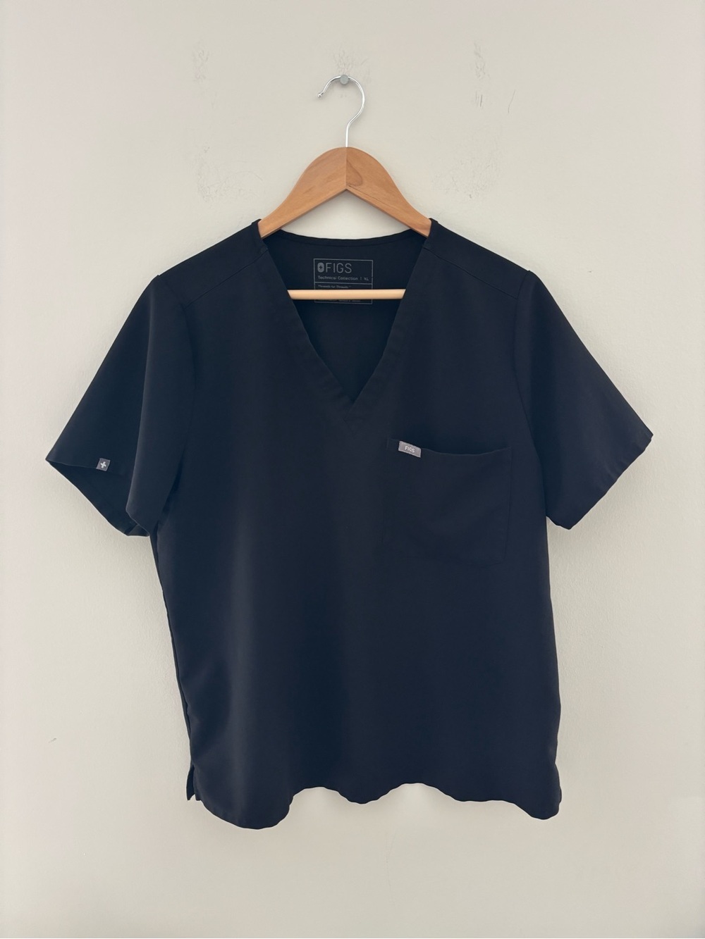 FIGS Technical Collection Black Scrub Top XL Unisex Medical V-Neck Healthcare